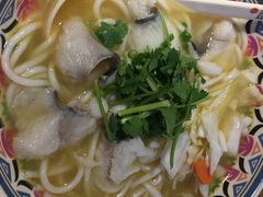 -鑫花溪牛肉米粉(人民广场店)