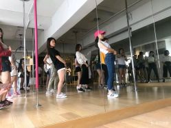 -华翎国际钢管舞培训