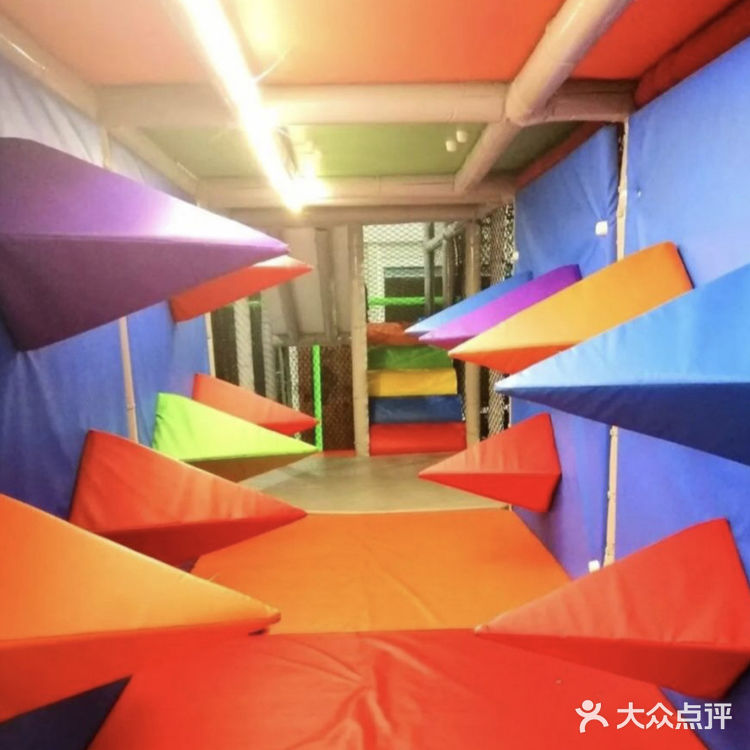 带宝贝[惊叹]出去玩，就到蓝湾地带[糖果]