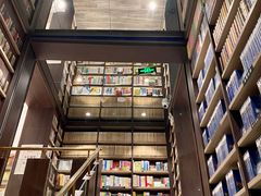 -钟书阁(群光广场店)