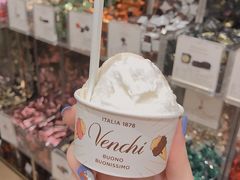 椰子-VENCHI 闻绮(北京国贸商城店)