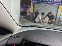 -鲨鱼皮汽车凹陷玻璃修复(静安店)