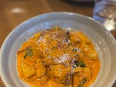 -ROAST coffee & eatery