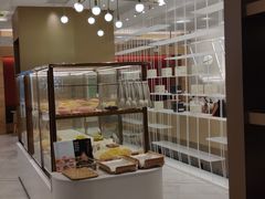 面包甜点陈列柜-奈雪的茶(华侨城创意园店)