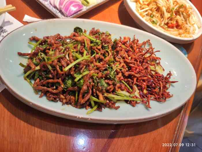 上菜慢服务很一般味道也不如其他店好