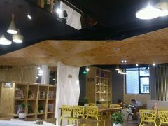 -新华里咖啡书吧(新华书店小寨店)