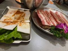 -围炉肉舍•炭烤活鳗•丹东海鲜烤肉(步行街店)