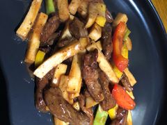 黑椒杏鲍菇爆牛柳-HOME餐厅粤菜 融合菜