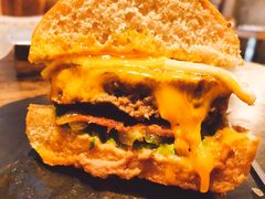 经典芝士汉堡-HIGH FIVE哈福手工汉堡(桂林路店)