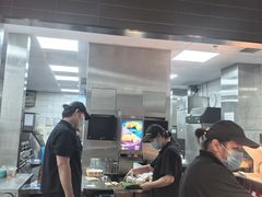 -麦当劳(轻轨曹杨路店)