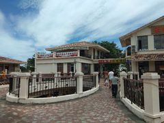 -亚龙湾亚泰商业街