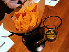墨西哥玉米脆片佐中油果酱-造精酿餐厅
