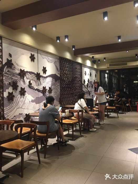 星巴克臻选(成都宽窄巷子店)大堂图片