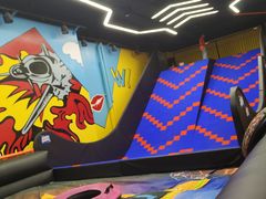 -爱蹦iBOON蹦床运动馆(江汉店)