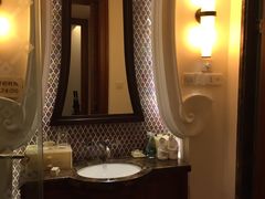 双人间的洗手台-和悦庄乡村温泉酒店