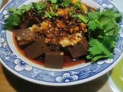 油泼辣子蒜羊血-天发芽·何记葫芦头泡馍·传统小吃(报恩寺街店)