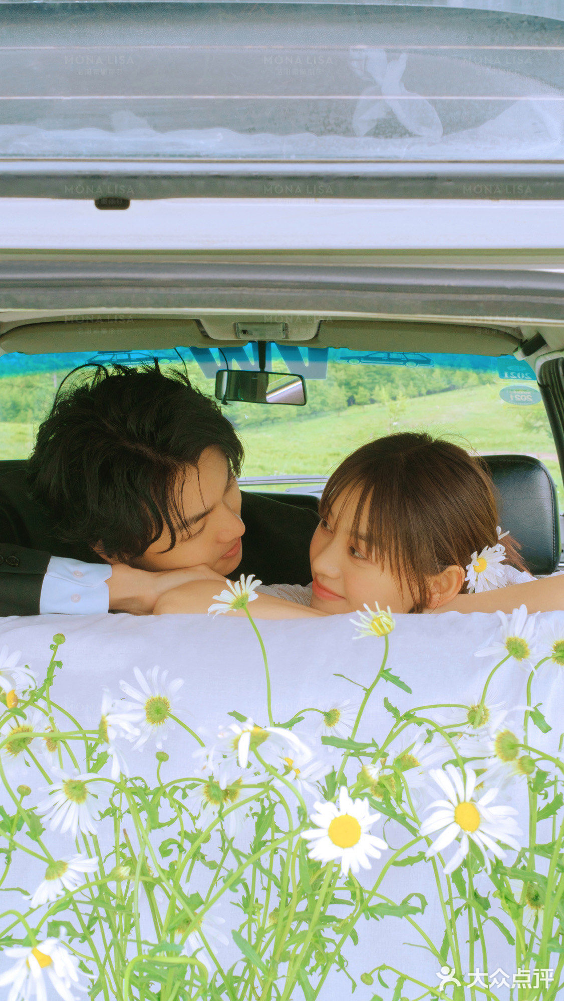 几束小雏菊就能拍出🌻日系电影感婚纱照