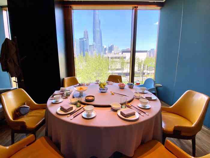 新荣记(bfc外滩金融中心店)-"打工人被加班重压,工作日快八点来的没