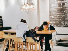 大堂-HELLO 27 意面·沙拉·帕尼尼