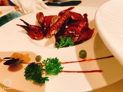 烤乳鸽-阳澄湖费尔蒙酒店颐丰阁中餐厅(马鞍山西路店)