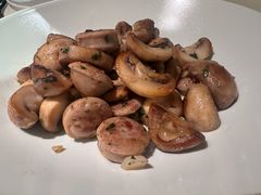 德国香肠炒蘑菇-MONICH牛排融合餐厅(和义大道购物中心店)