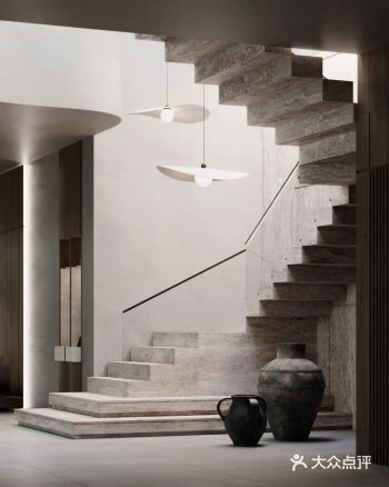 原木+水泥灰，素雅之美