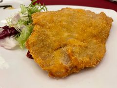 崇明生态猪炸猪排配辣酱油-红房子西菜馆(淮海中路店)