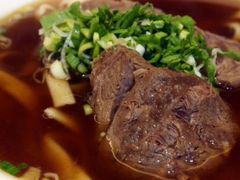 極品牛B腱麵-天下三绝 牛肉面/红酒