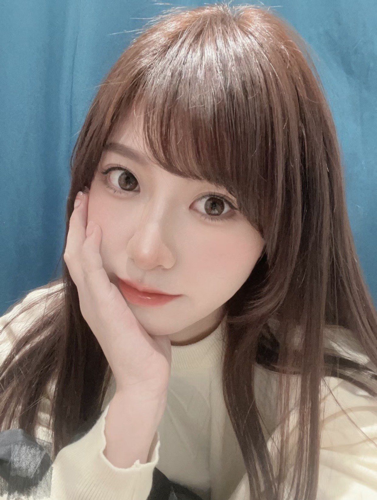 女士长发和斜刘海.