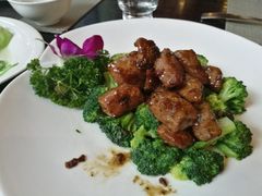 西兰花炒牛肉粒-拾溪餐厅·包厢(杭州千禧度假酒店)