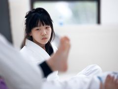 -菠萝格斗巴西柔术训练馆