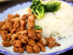 排骨卤肉饭-生烫牛肉粉