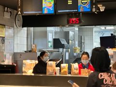 -麦当劳(上海虹桥站30B检票口楼上)