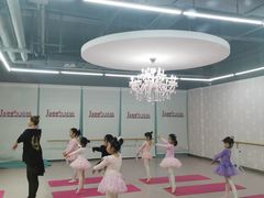 -Isee灰姑娘国际儿童艺术中心(证大·大拇指广场店)