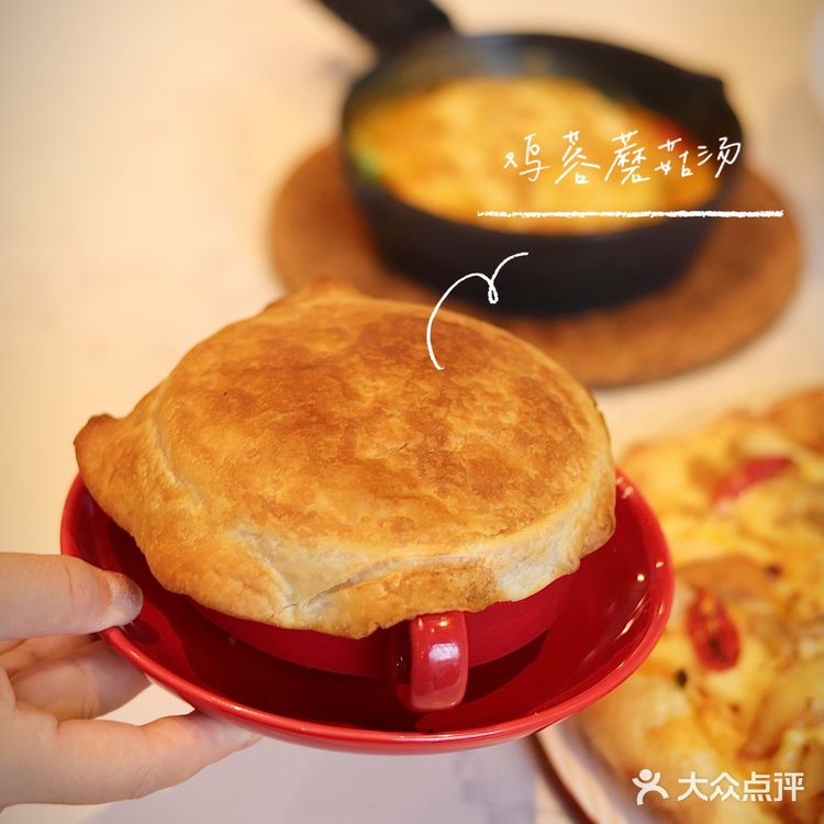 必胜客全新手拍比萨真的太顶了‼️每一块比萨都是现点现拍✔️