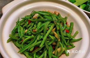 Braised Kidney Bean Noodles in Clay Pot