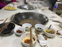 -粘豆包柴火铁锅炖