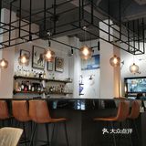 店面不大，也就摆了六七张双人位（可拼桌）