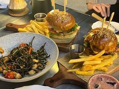 -三勾JJJ Burger&Coffee(梅溪湖店)