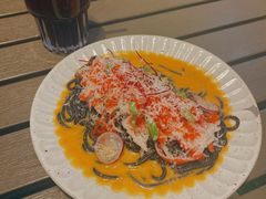 阿拉斯加蟹肉配海胆酱墨鱼汁意面-CHILLAX轻乐时(侨建·Hi City店)