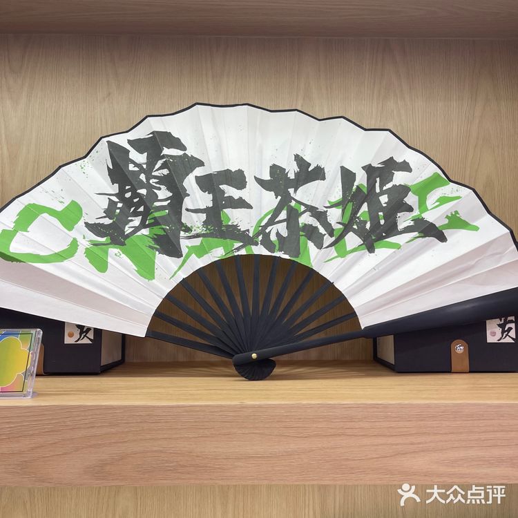 霸王茶姬新品！一口上头！