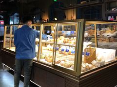 面包甜点陈列柜-黑草莓(重庆路店)