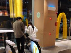 -麦当劳(中二横路店)
