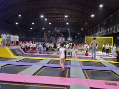 -嘿哟动霸CHUA·新潮玩运动娱乐中心·蹦床滑冰团建乐园