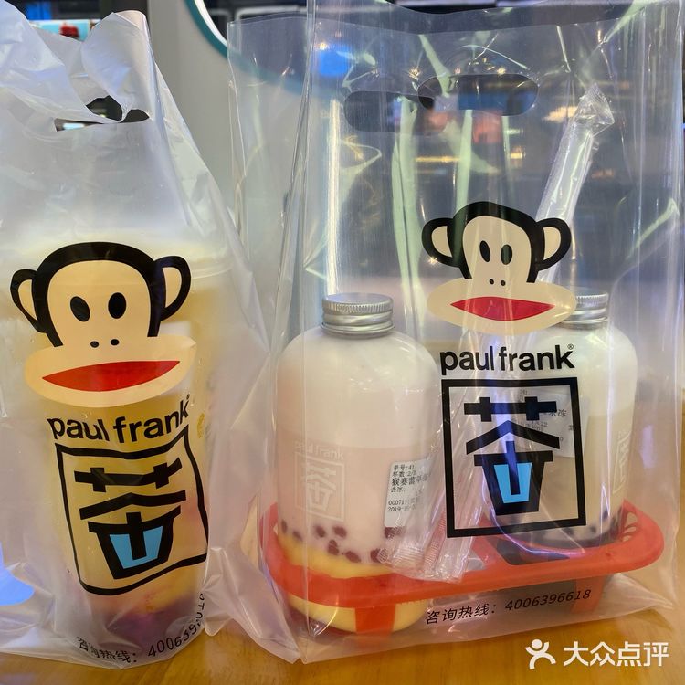 上层是现打的芒果汁，加上顶层清甜的奶盖