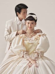 -雪中彩影婚纱摄影·微光艺术中心