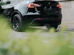 -TESLA 特斯拉(上海太古汇体验店)