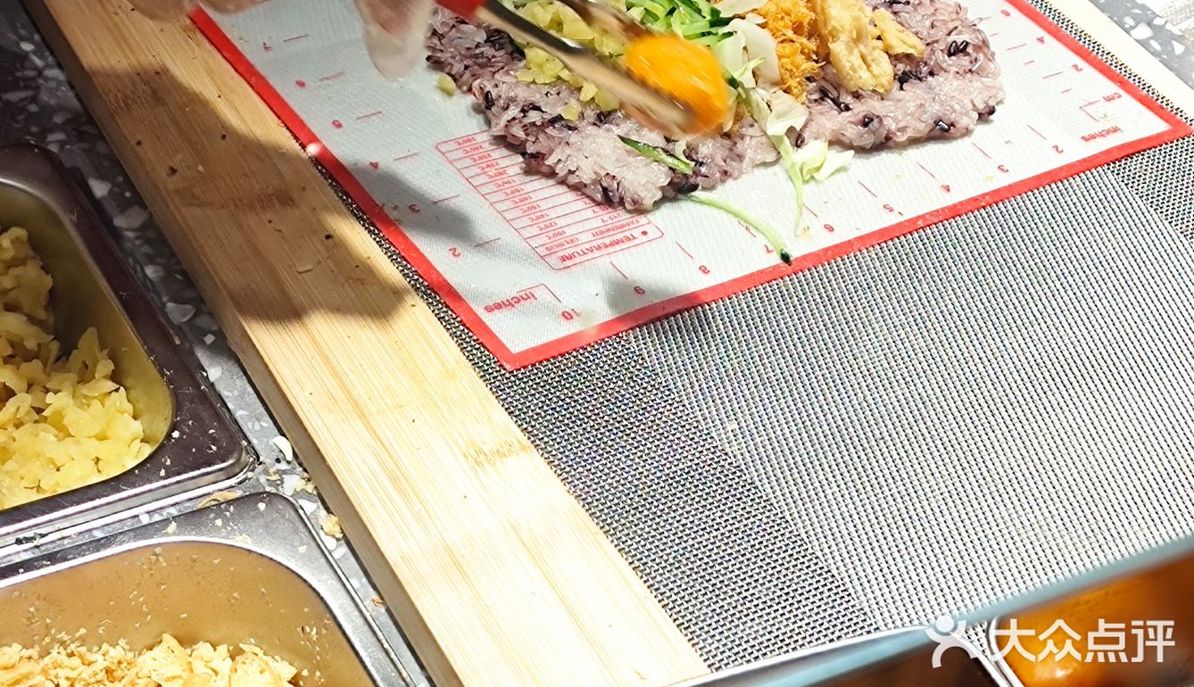 在坪洲!超多人排队买的饭团