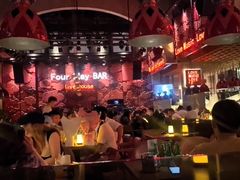 -FOUR PLAY BAR