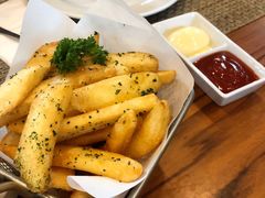 -Chom Cafe and Restaurant